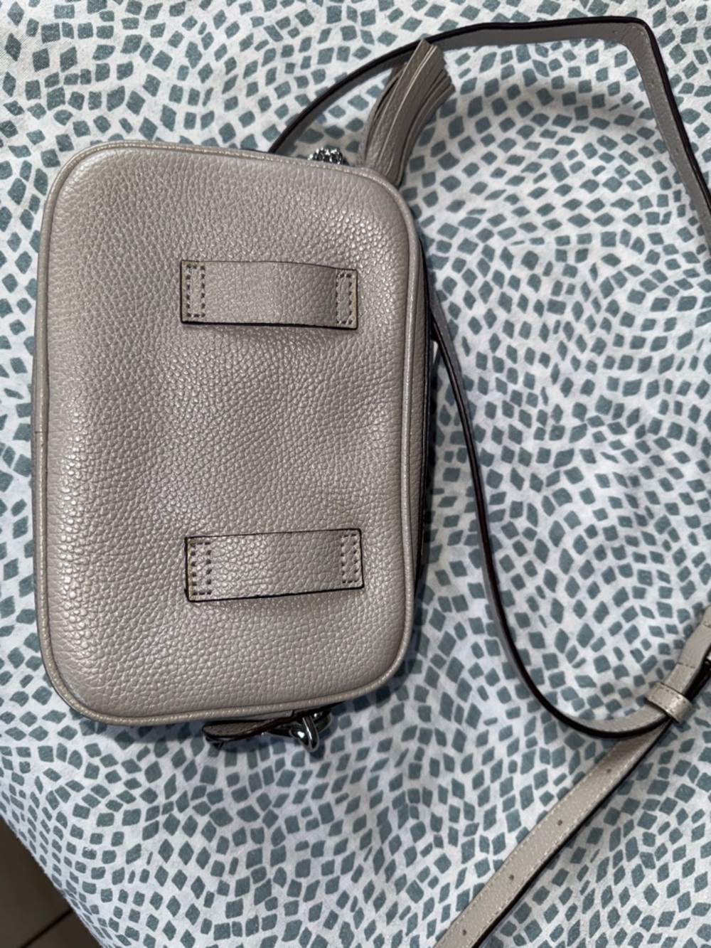 ⭐️Michael Kors Pebbled Leather Women’s Belt Bag in Light Gray⭐️ - Picture 5 of 8